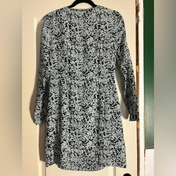 Blue and black print mini dress, long sleeve. Club Monaco size 6 - Picture 3 of 4